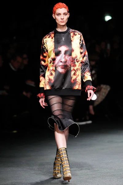 Look 25